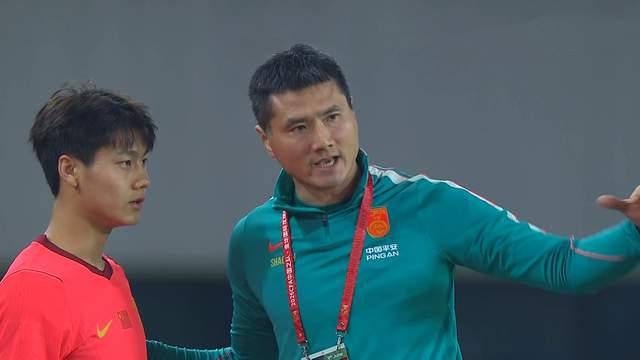 勇士队格林谈湖人队里夫斯顶薪:不能表现挣扎,否则骂得体无完肤