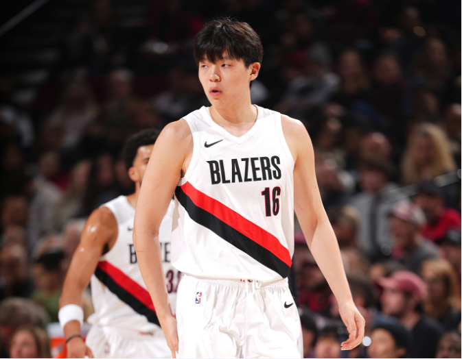 魔术21分大胜热火:字母哥缺席克莱7中0 班凯罗24分贝恩23分
